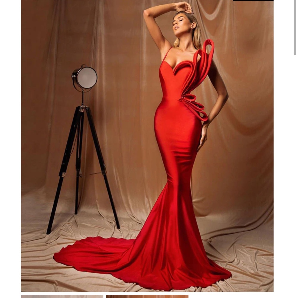 Elegant Half-Heart Detail Dress